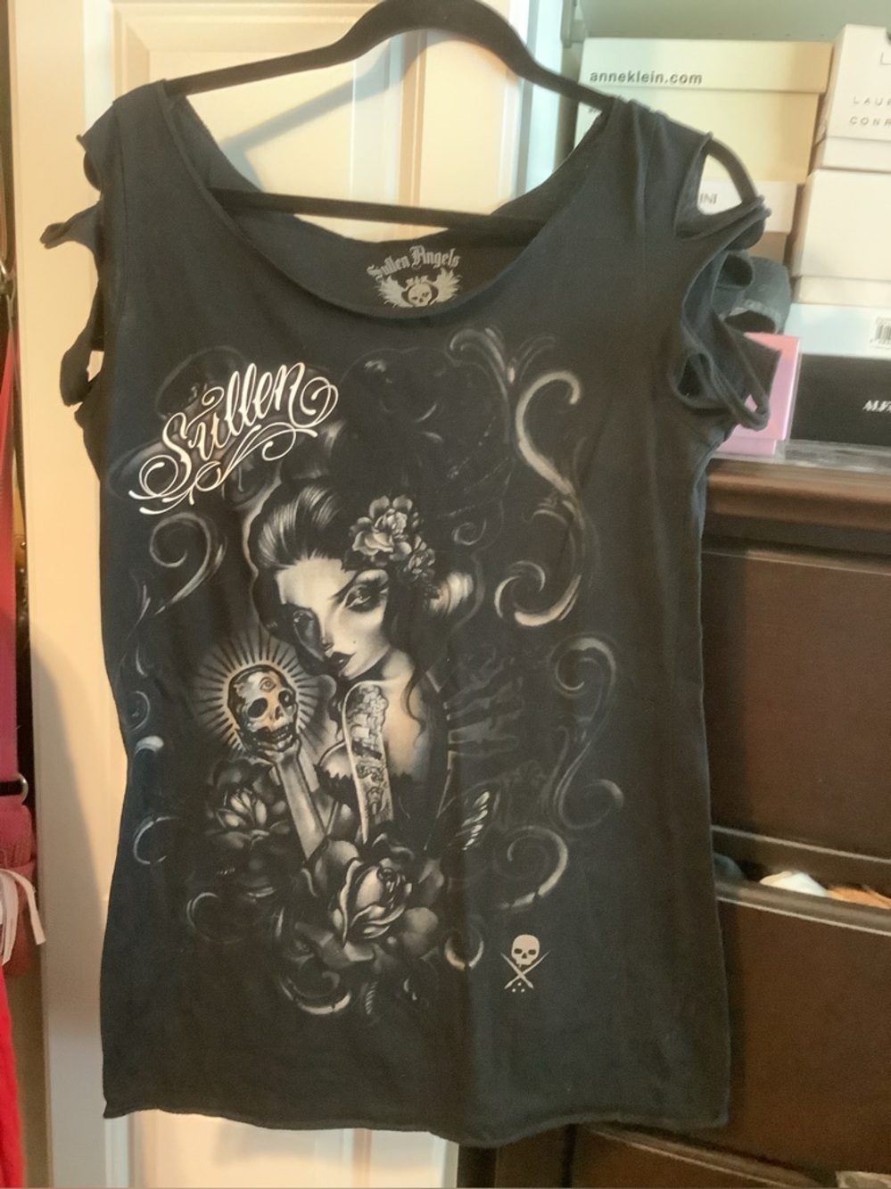 Women’s Black Cap-Sleeve Casual Top